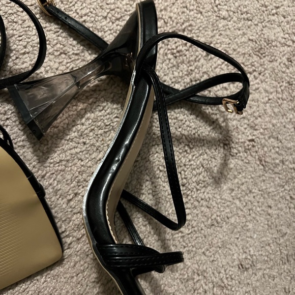 Black heels - Picture 4 of 5